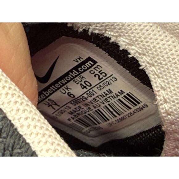 Nike Roshe Run GS  Athletic Shoes Youth Size 7Y Black Pink Running 599729-001‎ - Picture 11 of 12